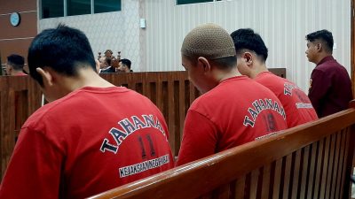 Rampok Indomaret Demi Bensin: Tiga Pelaku Dituntut 4 Tahun, Satu Rekan Masih Buron