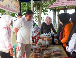 Hadiri Festival Utara Wonder Sea Kampung Bugis Party 2025, Bupati Bintan Serahkan Bantuan Tenda UMKM