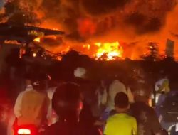Kebakaran Hebat Bengkel Ban di Tanjung Uncang Batam, Api Nyaris Jalar ke SPBU dan Masjid Sultan Mahmud Riayat Syah