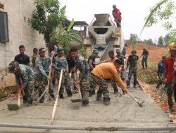 Lelah Tak Mengalahkan Semangat, Satgas TMMD 130 dan Warga Kebut Pengecoran Jalan Mangsang Maju