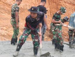 Minggu Tak Lagi Sekadar Hari Libur, Keringat Satgas TMMD dan Warga Mengalir di Pengecoran Jalan Mangsang Maju