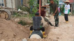 Medan Pengerjaan Tak Ringan, Semangat Satgas TMMD ke-130 Tetap Membara Pasang Gorong-Gorong di Mangsang Maju