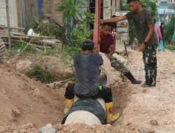 Medan Pengerjaan Tak Ringan, Semangat Satgas TMMD ke-130 Tetap Membara Pasang Gorong-Gorong di Mangsang Maju