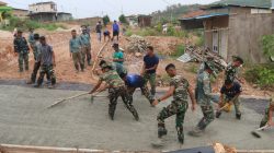 Medan Berat Tak Hentikan Pengecoran, Satgas TMMD ke-130 Terus Kejar Target di Mangsang Maju